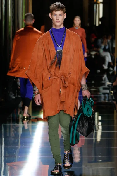 Look 25